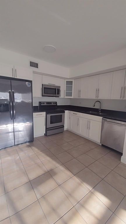 3700 N 56th Avenue 1015, Hollywood, FL 33021