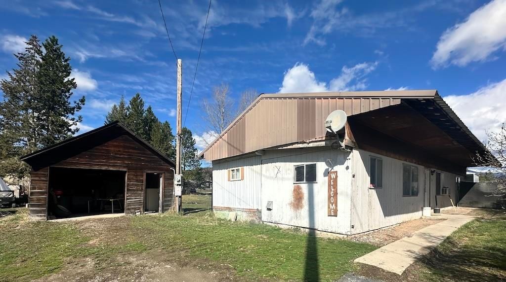 216 McKay St, Ione, WA 99139