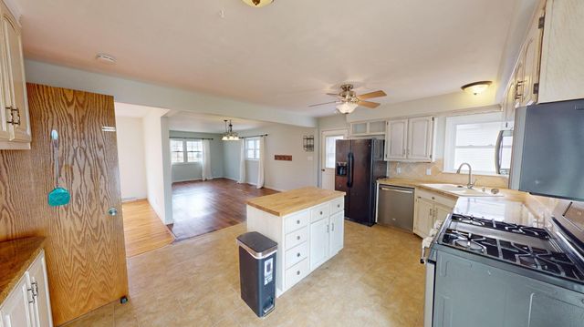 2141 Harmony Avenue, Albert Lea, MN 56007