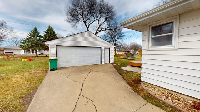 2141 Harmony Avenue, Albert Lea, MN 56007
