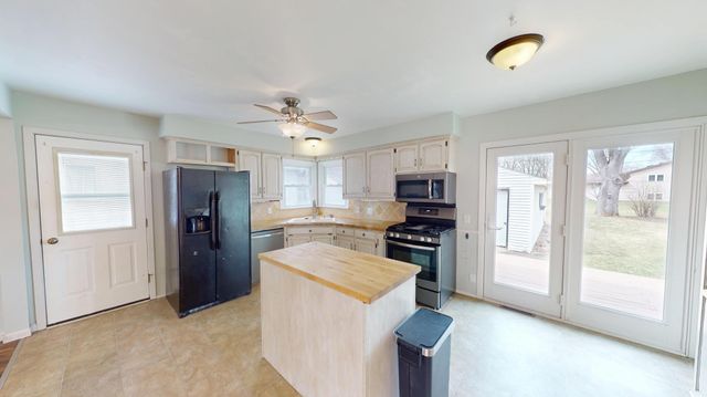 2141 Harmony Avenue, Albert Lea, MN 56007