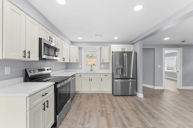 14 Temi Rd, Brockton, MA 02302