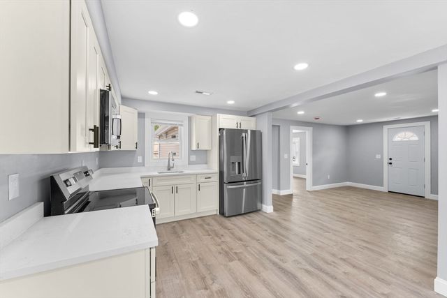 14 Temi Rd, Brockton, MA 02302