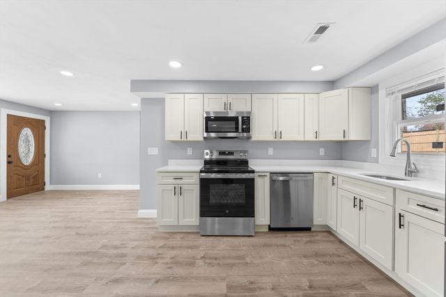 14 Temi Rd, Brockton, MA 02302