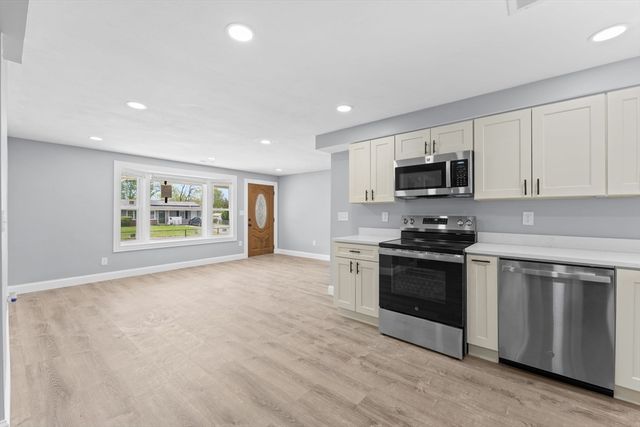14 Temi Rd, Brockton, MA 02302