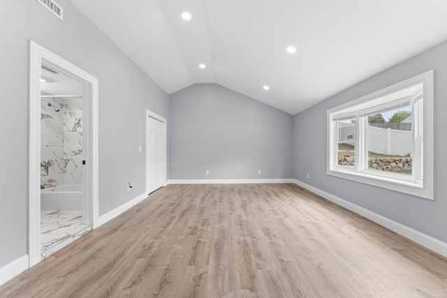 14 Temi Rd, Brockton, MA 02302