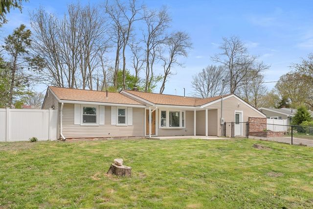 14 Temi Rd, Brockton, MA 02302