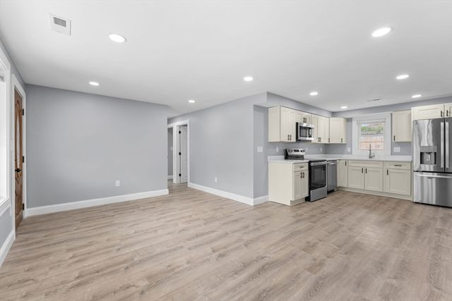 14 Temi Rd, Brockton, MA 02302