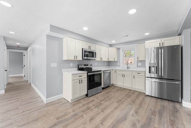 14 Temi Rd, Brockton, MA 02302