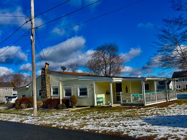 52 Touisset Ave, Swansea, MA 02777