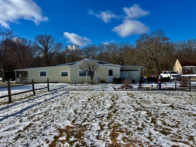 52 Touisset Ave, Swansea, MA 02777