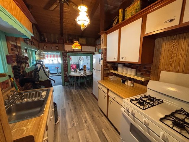 52 Touisset Ave, Swansea, MA 02777