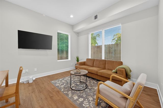 833 Dorchester St Street E, Houston, TX 77022