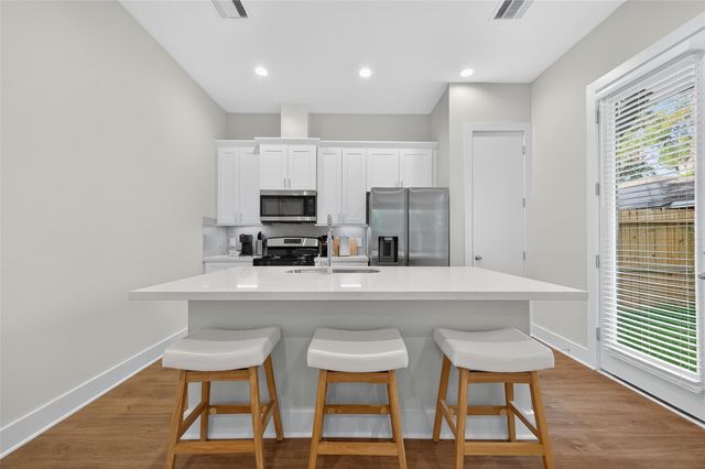 833 Dorchester St Street E, Houston, TX 77022