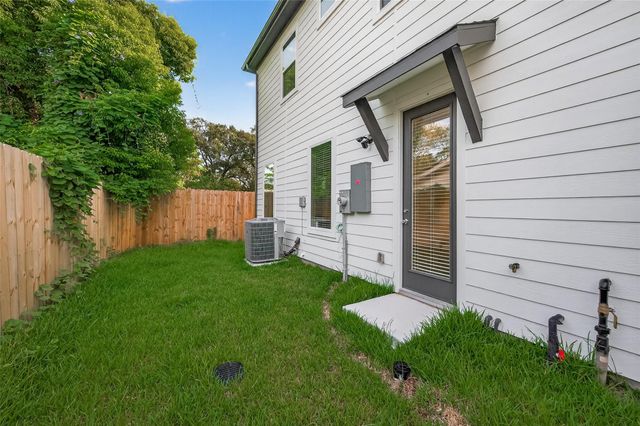 833 Dorchester St Street E, Houston, TX 77022