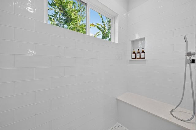 833 Dorchester St Street E, Houston, TX 77022
