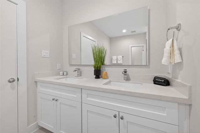 833 Dorchester St Street E, Houston, TX 77022