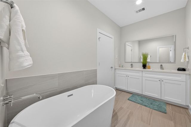 833 Dorchester St Street E, Houston, TX 77022