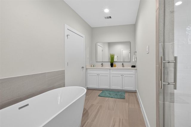 833 Dorchester St Street E, Houston, TX 77022