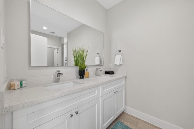 833 Dorchester St Street E, Houston, TX 77022