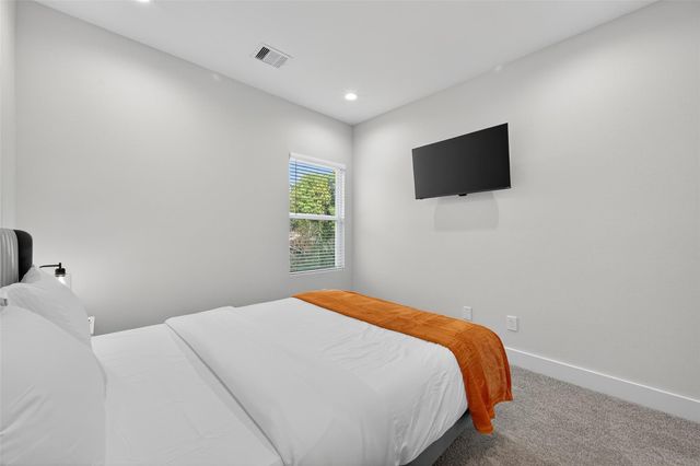 833 Dorchester St Street E, Houston, TX 77022