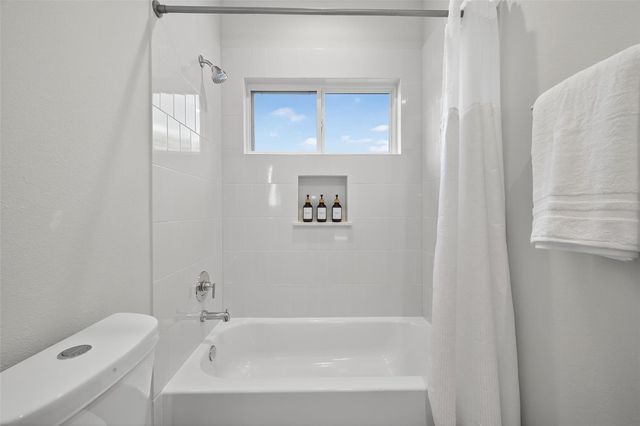833 Dorchester St Street E, Houston, TX 77022