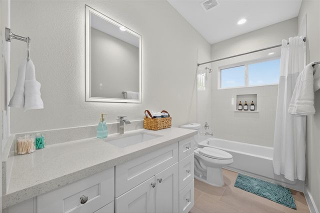 833 Dorchester St Street E, Houston, TX 77022