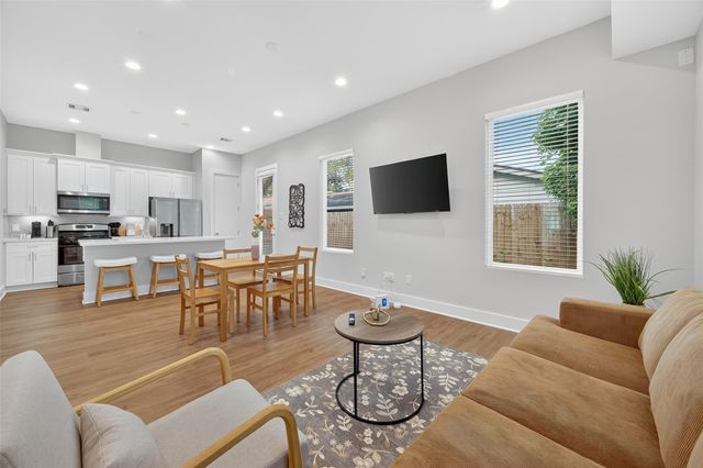 833 Dorchester St Street E, Houston, TX 77022