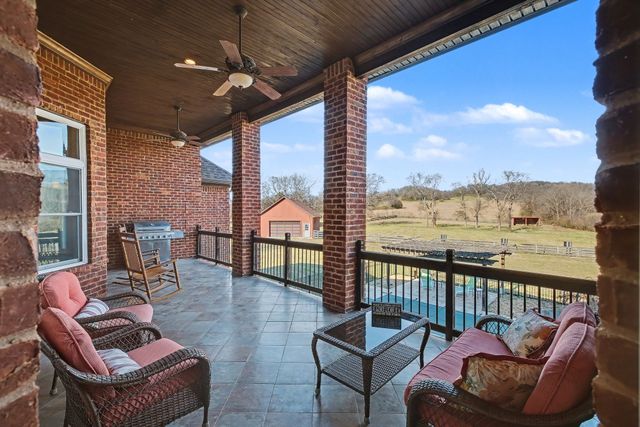 2227 Twin Peaks Ct, Spring Hill, TN 37174