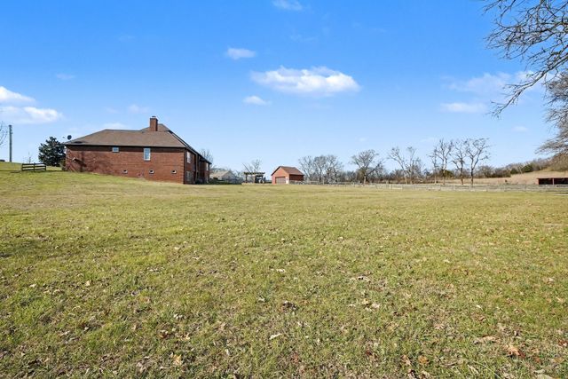 2227 Twin Peaks Ct, Spring Hill, TN 37174