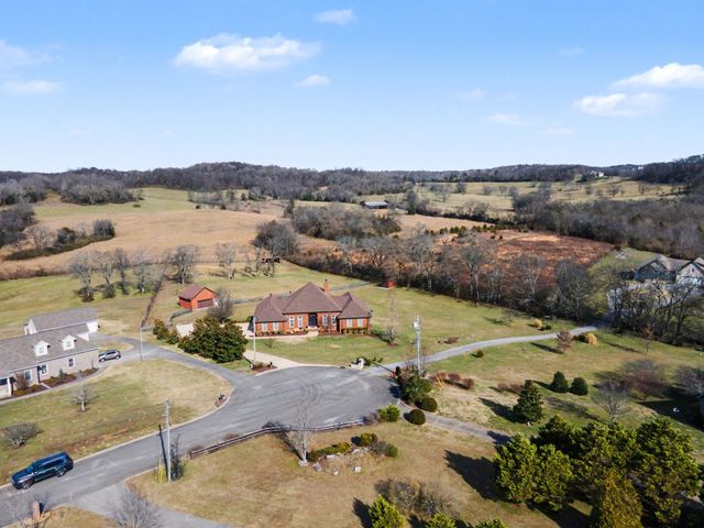 2227 Twin Peaks Ct, Spring Hill, TN 37174