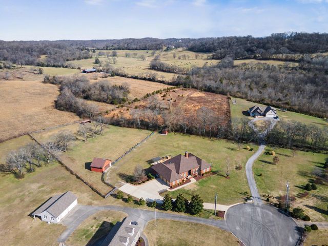 2227 Twin Peaks Ct, Spring Hill, TN 37174