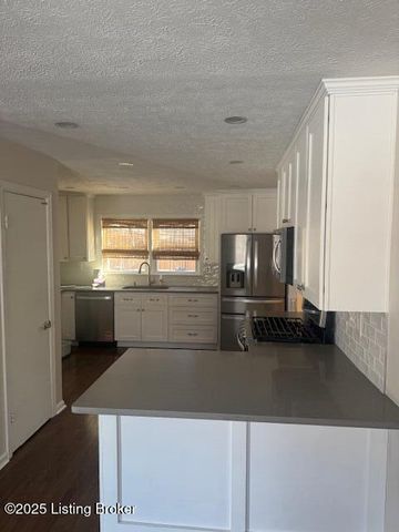 9100 Trentham Ct, Louisville, KY 40242