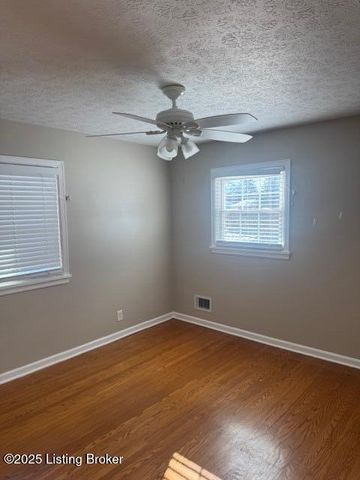 9100 Trentham Ct, Louisville, KY 40242