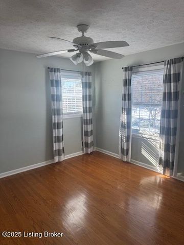 9100 Trentham Ct, Louisville, KY 40242