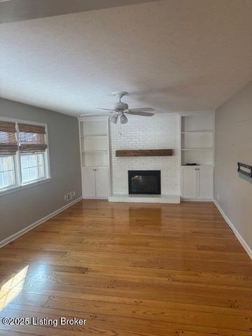 9100 Trentham Ct, Louisville, KY 40242