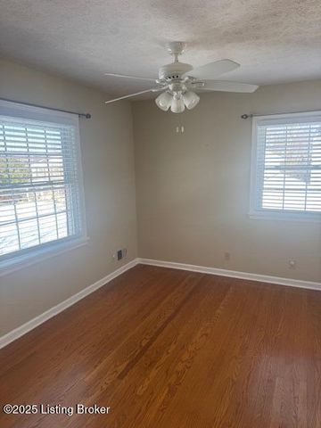 9100 Trentham Ct, Louisville, KY 40242