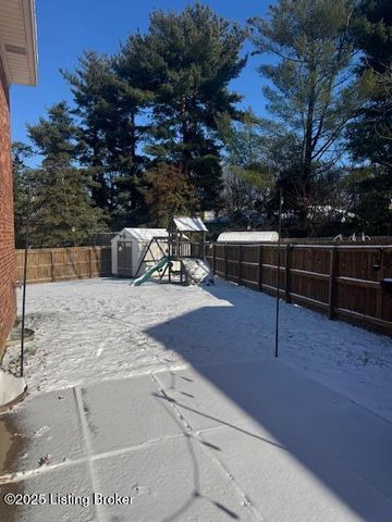 9100 Trentham Ct, Louisville, KY 40242