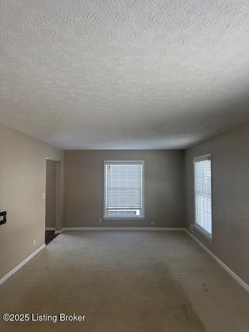 9100 Trentham Ct, Louisville, KY 40242