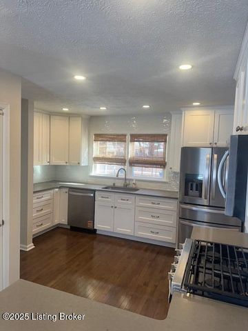 9100 Trentham Ct, Louisville, KY 40242