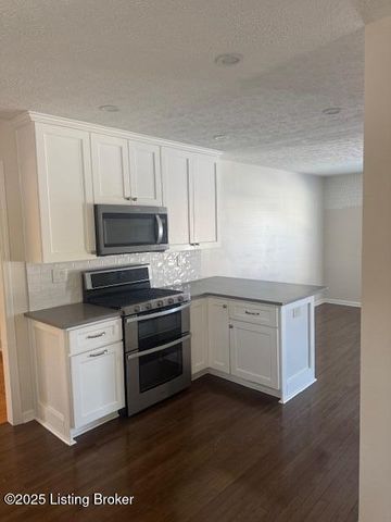 9100 Trentham Ct, Louisville, KY 40242