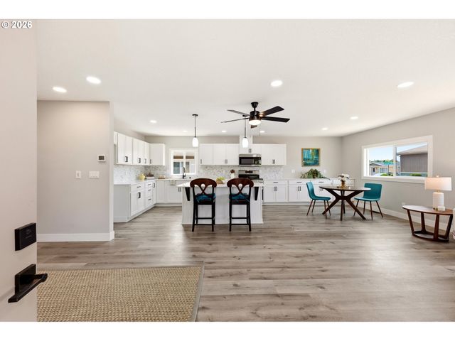 867 Sw LIBERTY BELL Dr, Beaverton, OR 97006