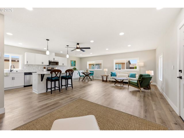 867 Sw LIBERTY BELL Dr, Beaverton, OR 97006