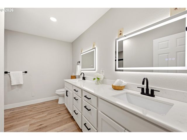 867 Sw LIBERTY BELL Dr, Beaverton, OR 97006