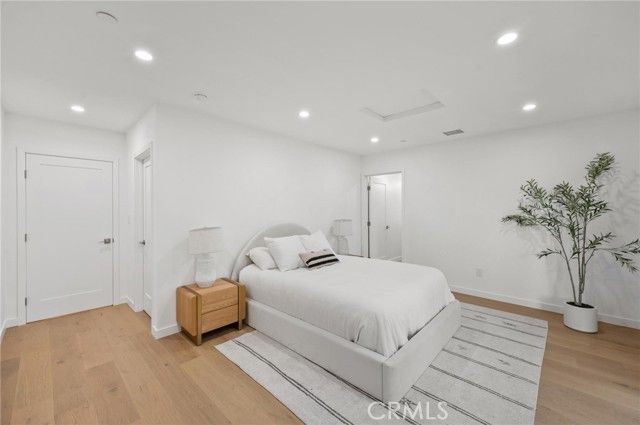 14328 Emelita Street, Sherman Oaks, CA 91401