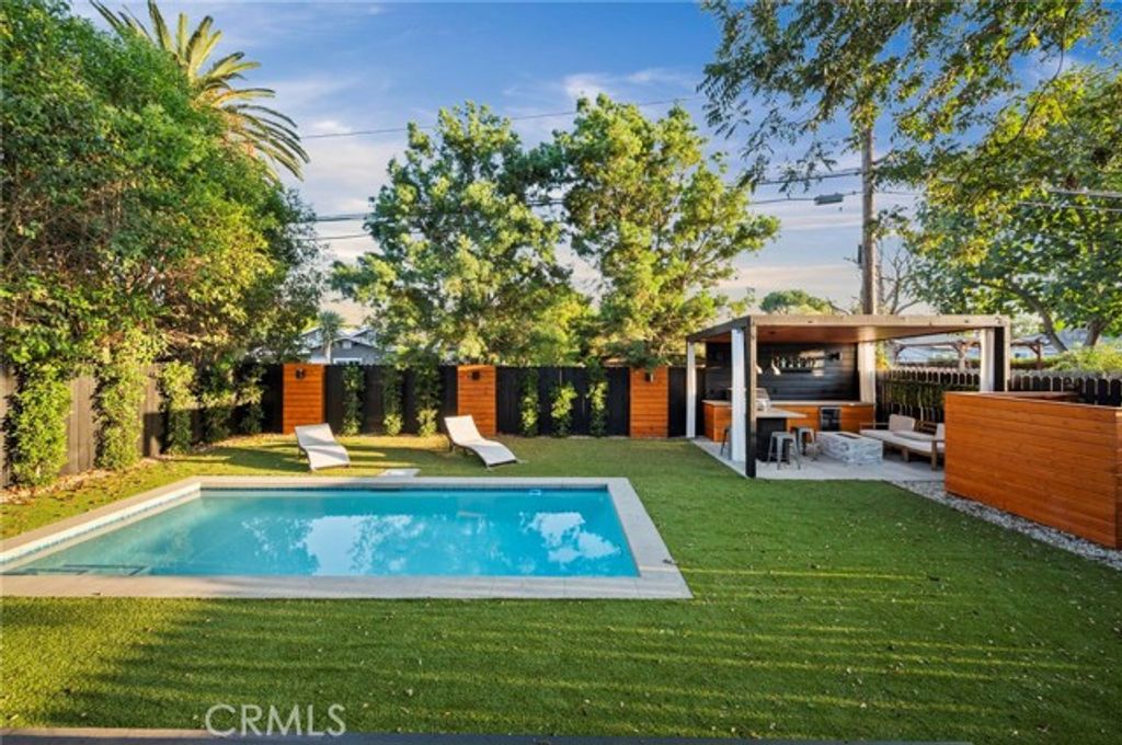 14328 Emelita Street, Sherman Oaks, CA 91401