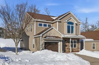 94 Tanager Circle # 94, Pelham, NH 03076