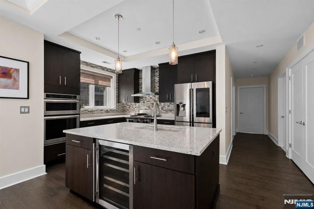250 Henley Place 210, Weehawken, NJ 07086