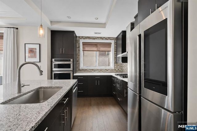 250 Henley Place 210, Weehawken, NJ 07086