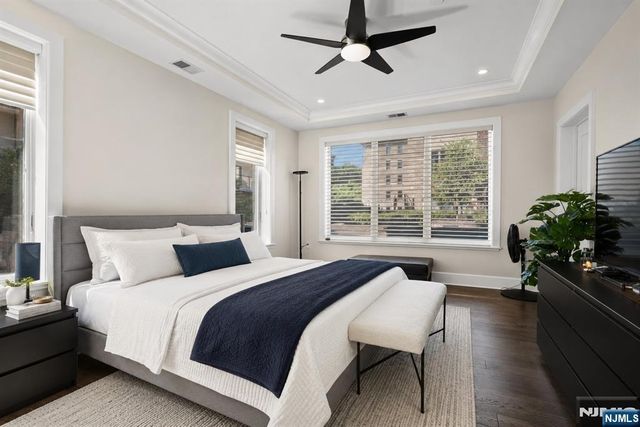 250 Henley Place 210, Weehawken, NJ 07086